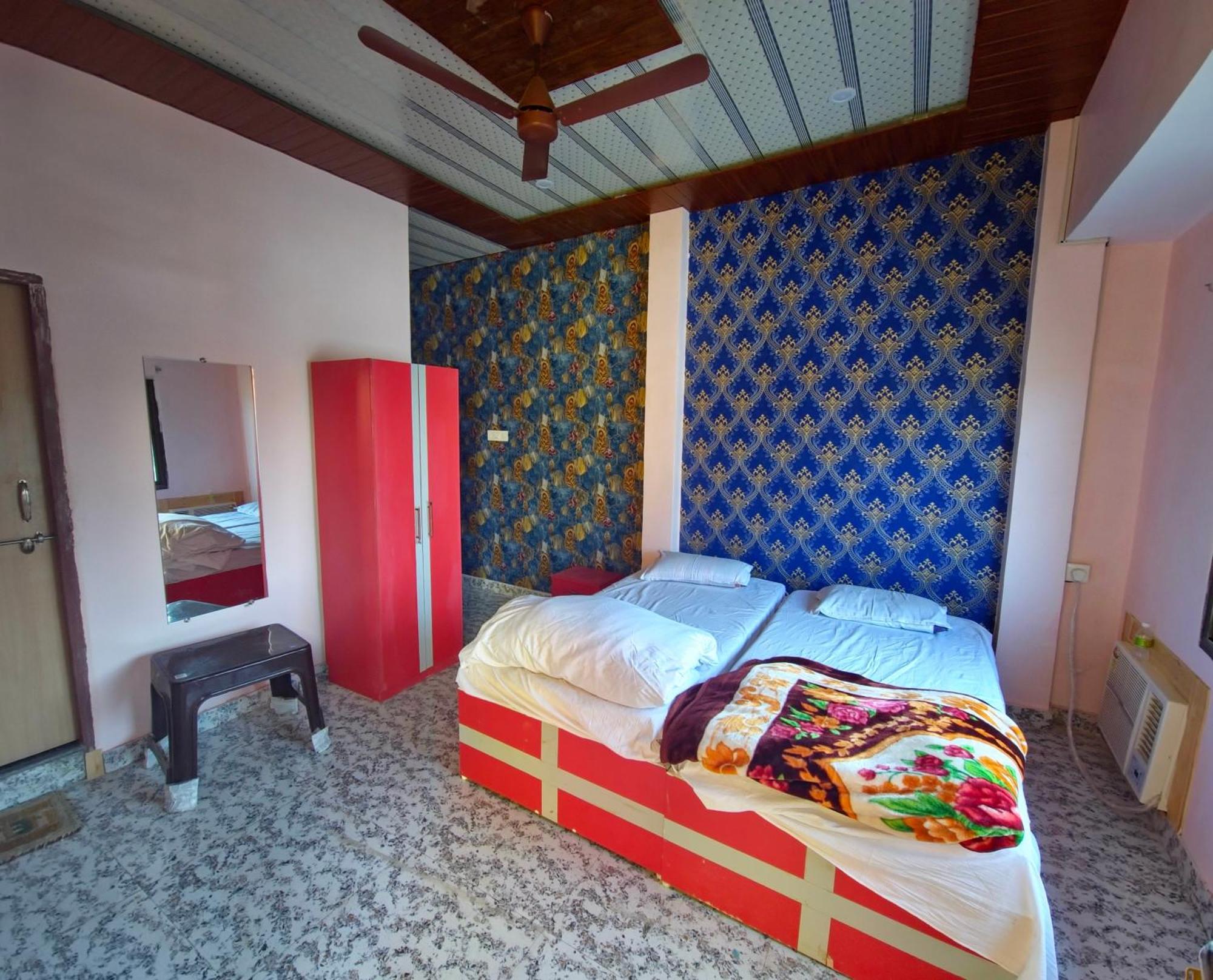 Hotel Kalika P Guest House Varanasi Bagian luar foto
