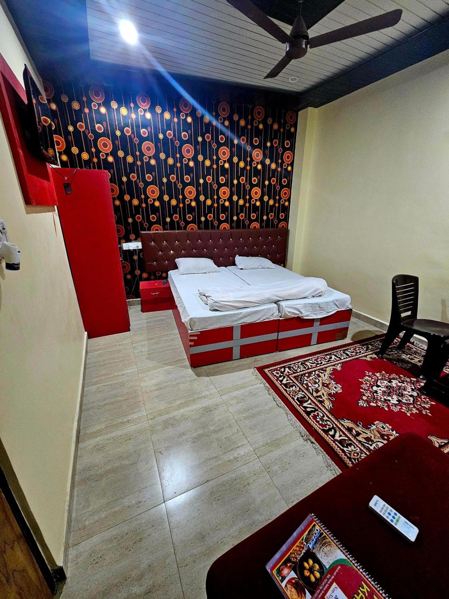 Hotel Kalika P Guest House Varanasi Bagian luar foto